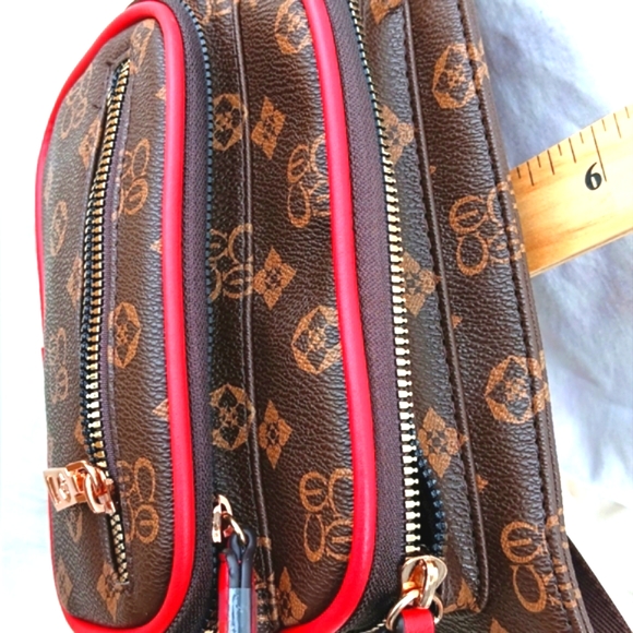 The SHOW STOPPER Fanny Pack - Picture 16 of 16